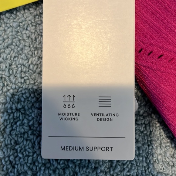 1 piece V-Neck seamless bra. 1782 - Picture 5 of 7